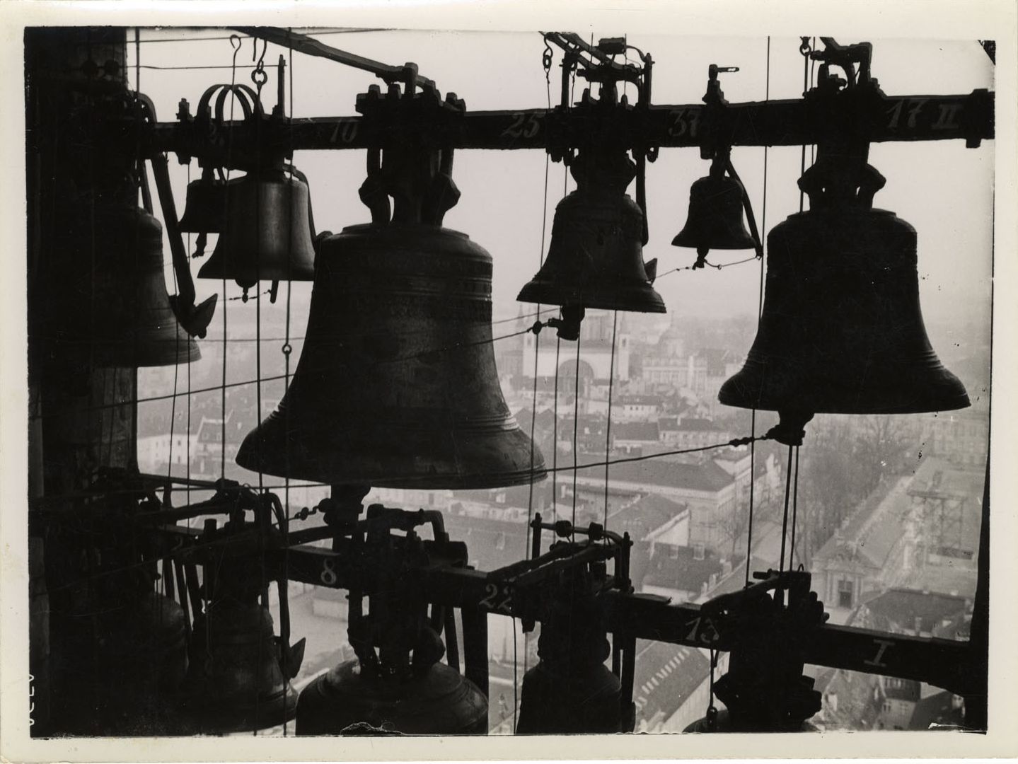 Das Potsdamer Glockenspiel. Rechtsradikale Einschreibungen in das Projekt der Garnisonkirche