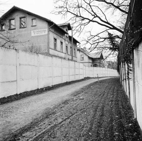 Klein Glienicke, Am Böttcherberg, zur Wannseestraße hin, 9.3.1990