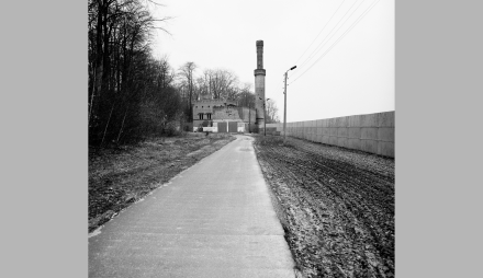 Foto: Blick zum historischen Dampfmaschinenhaus, 1990 © Potsdam Museum, Foto Matthias Kupfernagel, M_120-18