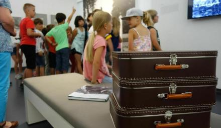 Familienführung in der Ständigen Ausstellung , Foto: Anke Stemmann, Lizenz: © Potsdam Museum - Forum für Kunst und Geschichte