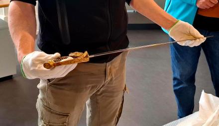Ausgepackte Blankwaffe, Foto: Felsberg, Lizenz: PM