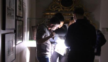 Taschenlampenführung für Erwachsene, Foto: Ute Meesmann, Lizenz: Potsdam Museum