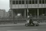 Bauzaun vor der neuentstehenden Bibliothek 20. Juni 1972