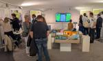 Jugendliche in der Ausstellung