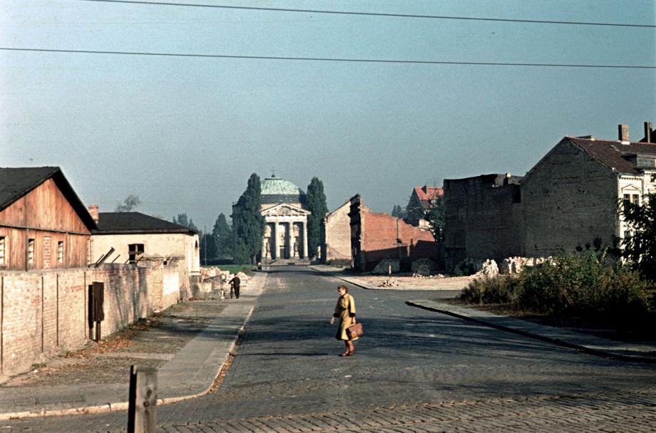 Die Französische Straße mit Blick zur Kirche 1955