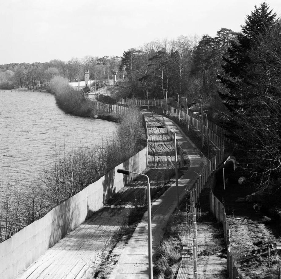 Potsdam-Babelsberg, am GÜST Bahnhof Griebnitzsee, Rudolf-Breitscheid-Str., 12.3.1990