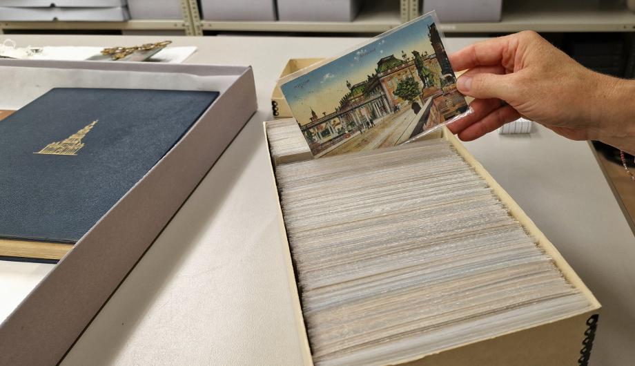 Postkartensammlung im Museumsdepot
