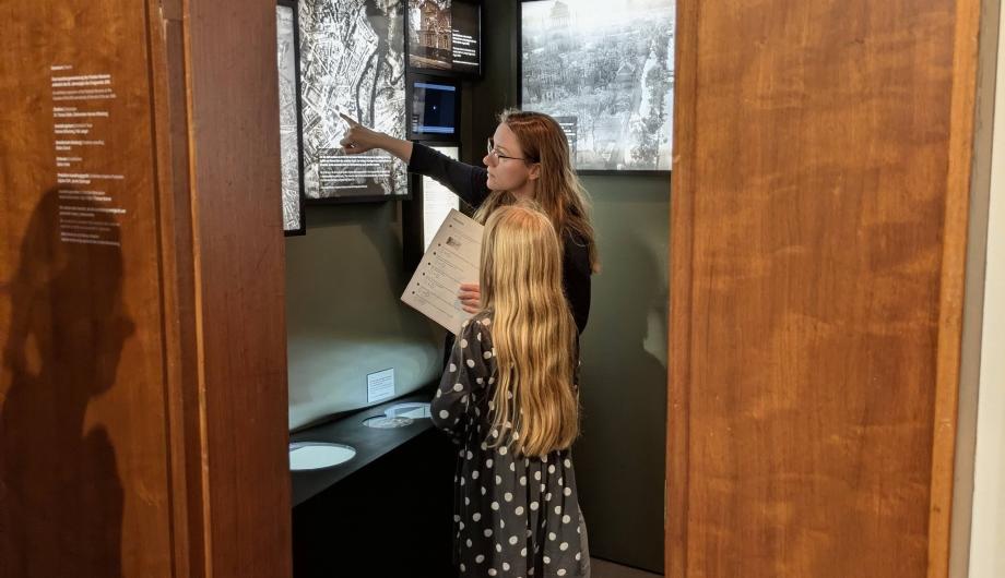 Kinder in der stadtgeschichtl. Ausstellung