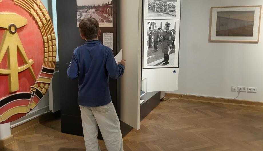 Kinder in der stadtgeschichtl. Ausstellung