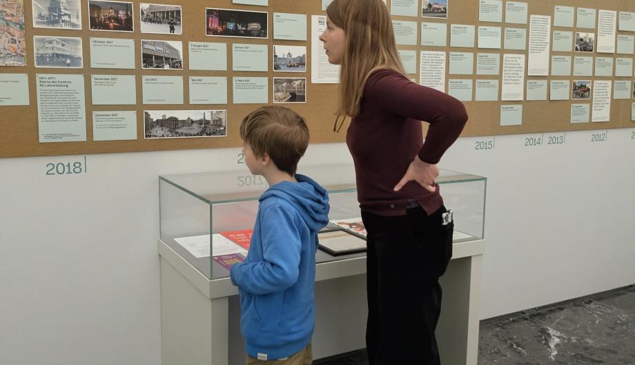Kinder in der Ausstellung