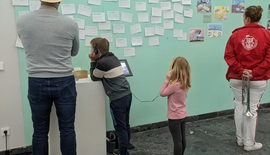 Kinder in der Ausstellung