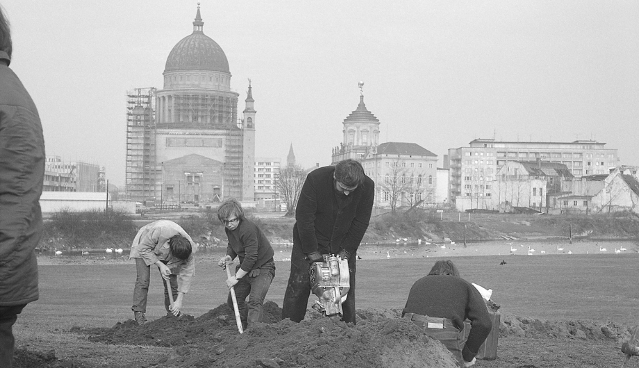 Arbeiten zur Neugestaltung der Freundschaftsinsel für die X. Weltfestspiele der Jugend