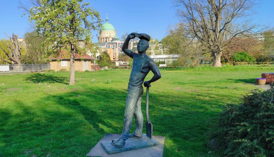 Gärtnerjunge-Skulptur auf der Freundschaftsinsel