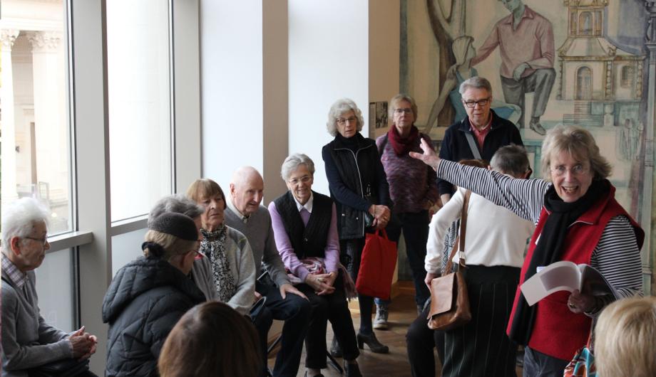 Gruppe Besuchender im Potsdam Museum