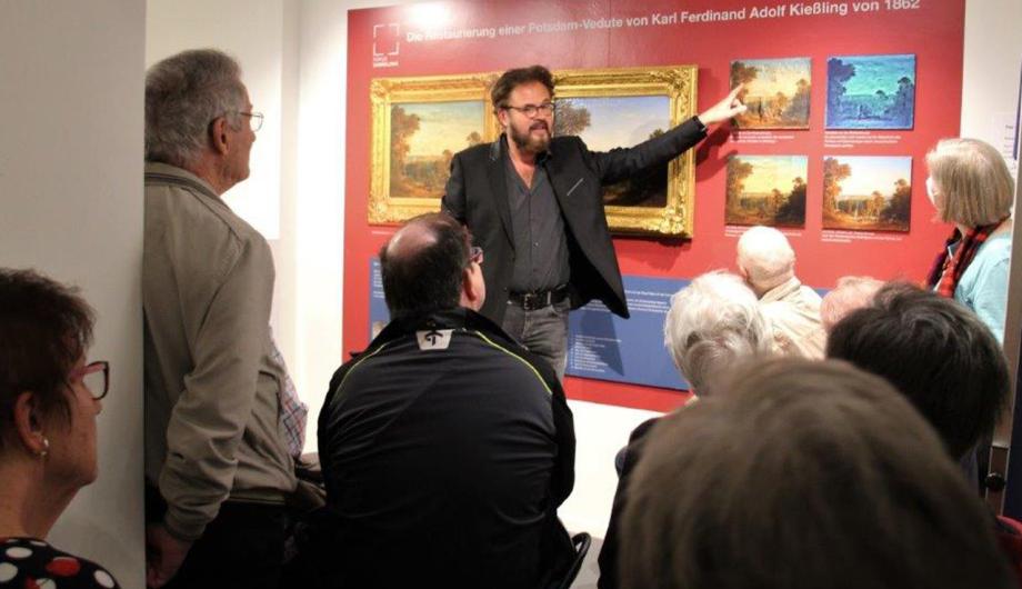 Gruppe Besuchender im Potsdam Museum