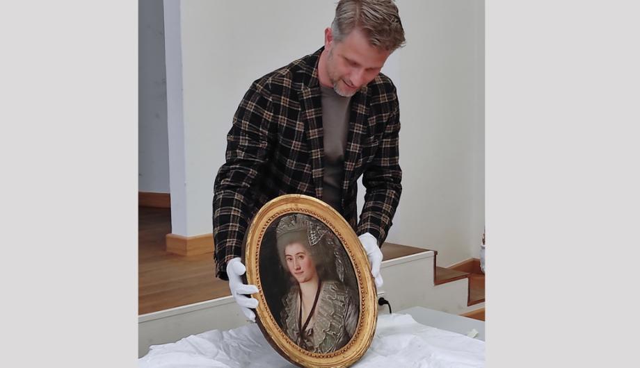 Herr Dr. Steller mit dem Gemälde
