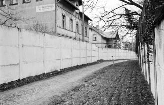Klein Glienicke, Am Böttcherberg, zur Wannseestraße hin, 9.3.1990