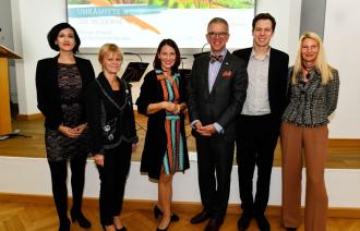 Beigeordnete für Bildung, Kultur und Sport der Stadt Potsdam, Noosha Aubel, Referatsleiterin des MWFK Brandenburg,Karin Melzer, Museumsdirektorin und Kuratorin, Dr. Jutta Götzmann, Schweizerischer Botschafter in der Bundesrepublik Deutschland, Dr. Paul R. Seger, Ko-Kurator Dr. Thomas Stein, Britta Kaiser-Schuster, Kulturstiftung der Länder (v.l.n.r.),