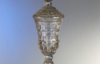 Großer Deckelpokal aus der Sammlung Dr. Paul Heiland, Potsdam, um 1720 (Gravur 1780) © Potsdam Museum,