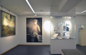 Blick in die Ausstellung „Zu Hause im Krieg – Im Krieg zu Hause“ im Potsdam Museum 2014,