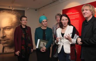 Uta Gerlant (Gedenkstätte Lindenstraße), Rachel Stern, Dr. Sabine Witt Leiterin des Museums Charlottenburg-Wilmersdorf in der Villa Oppenheim, Museumsdirektorin Dr.Jutta Götzmann, Hannes Wittenberg (Stellv. Direktor Potsdam Museum) (v.l.).