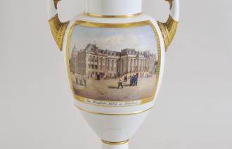 Königliche Porzellan-Manufaktur Berlin, Schmuckvase mit dem Potsdamer Stadtschloss, 2. Hälfte 19. Jh., Porzellan, Potsdam Museum – Forum für Kunstund Geschichte, Inv.-Nr. 2009-1274-FA,