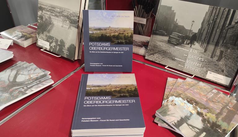 Das Buch zu den Potsdamer Bürgermeister und eine Bürgermeisterin