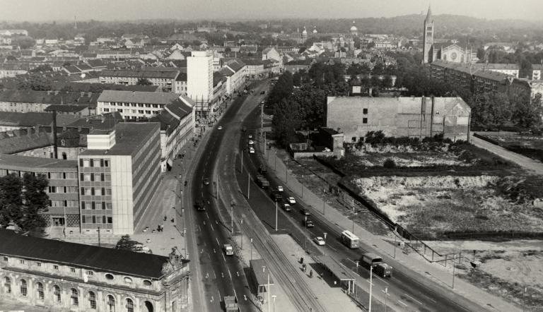 Foto mit Blick vom Interhotel in die Friedrich-Ebert-Straße 1969 