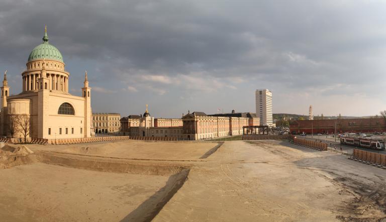 Foto mit Blick auf das riesige freie Baufeld im Jahr 2019 nach Abriss der Fachhochschule