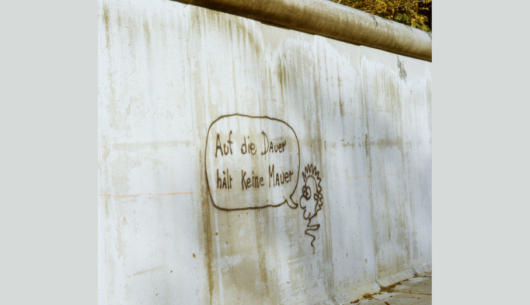 Mauer bei Steinstücken