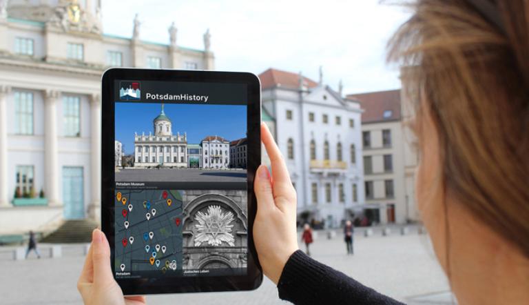 Ansicht eine Tabletts mit der PotsdamHistory App