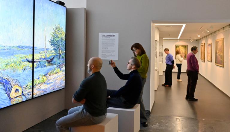 Gäste in der Ausstellung