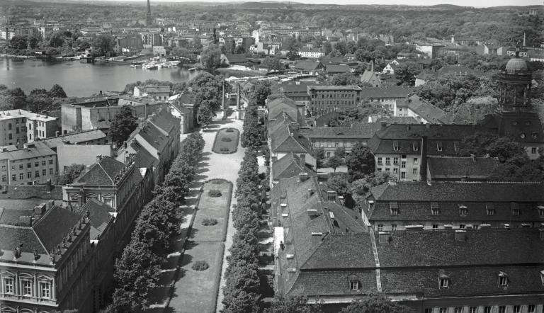Blick vom Turm der Garnisonkirche nach Westen, um 1930 © Potsdam Museum, Blick vom Turm der Garnisonkirche nach Westen, um 1930 © Potsdam Museum,