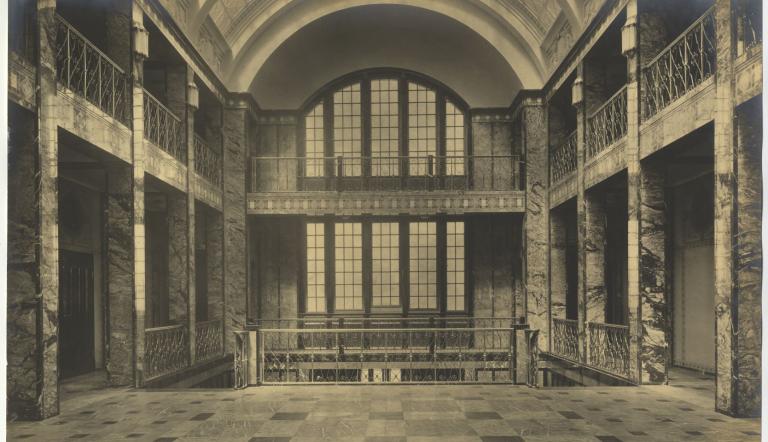 Blick in die Repräsentationshalle der Seidenweberei Michel & Cie, um 1913 Potsdam Museum – Forum für Kunst und Geschichte/