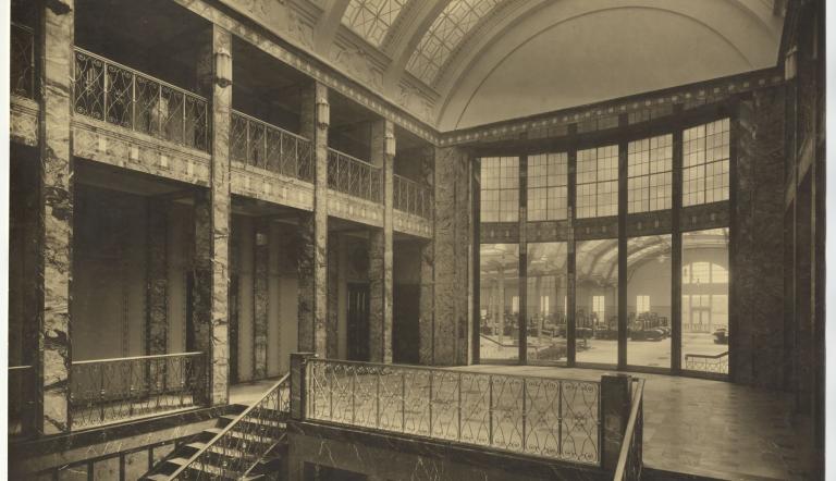Repräsentationshalle der Seidenweberei Michels & Cie, Blick in die Webehalle, um 1913 Potsdam Museum – Forum für Kunst und Geschichte/