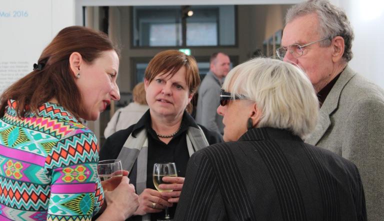 Dr. Jutta Götzmann im Gespräch mit Prof. Dr. Simone Hain und dem Archtitekten Horst Görl (v.l.n.r.) © Potsdam Museum,