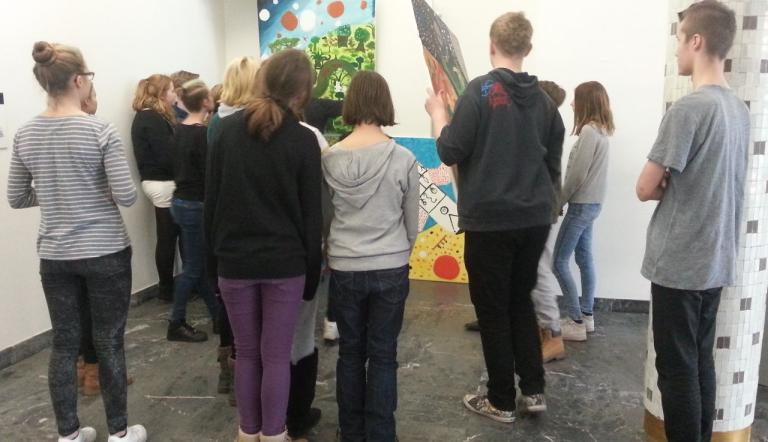 Anbringung der Arbeiten „Wie wollen wir in Zukunft leben?“ am 25.4.2016 © Potsdam Museum,