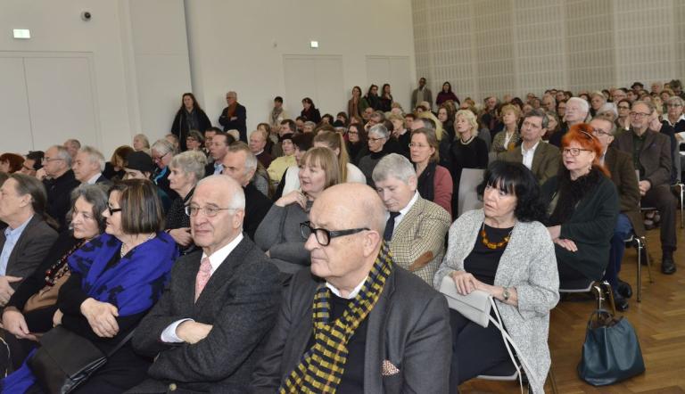 Besucher der Austellungseröffnung Eröffnungsrede von Dr. Jutta Götzmann, Direktorin des Potsdam Museums © Potsdam Museum,