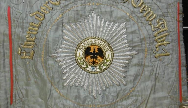 Rückseite der Traditionsfahne der Garde-Maschninen-Gewehrabteilung 1,