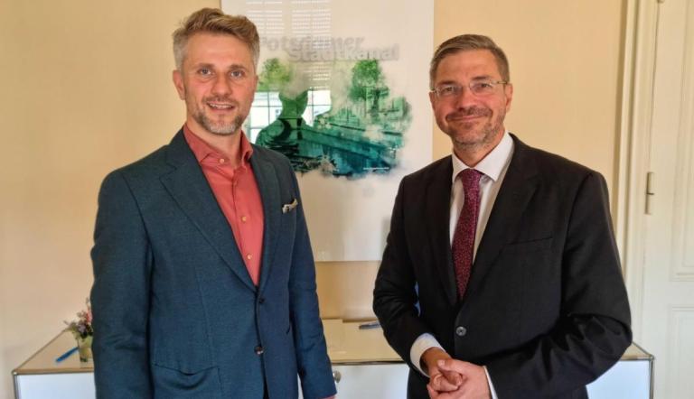 Begrüßung durch Mike Schubert, Oberbürgermeister Potsdam, am 02.10.2023, Foto