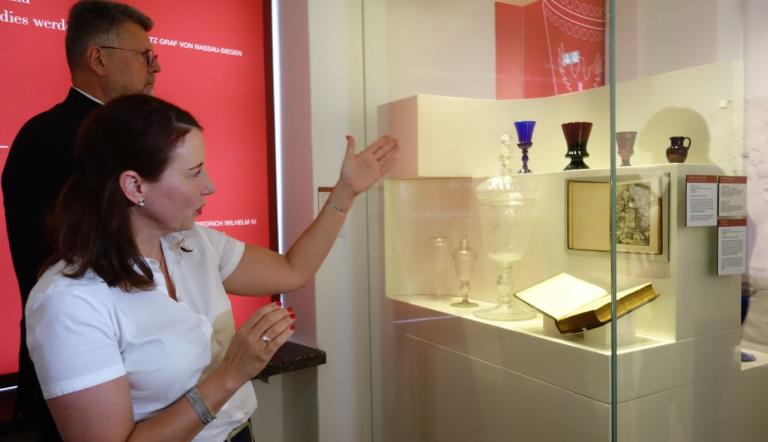 Präsentation des Goldrubinglases in der Ständigen Ausstellung,