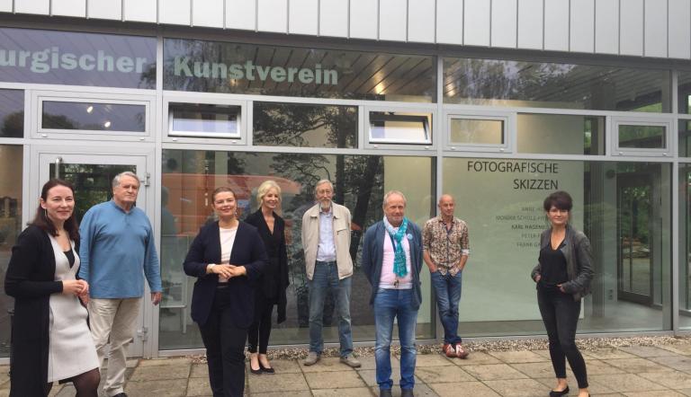 (v.l.n.r.) Dr. Jutta Götzmann, Direktorin des Potsdam Museum, Fotograf Peter Frenkel, Dr. Hendrikje Warmt, Kuratorin Potsdam Museum, Fotografin Monika Schulz-Fieguth, Fotograf Ronald Gerhard, Jörg Näthe, Vorsitzender des Vereins der Freunde der Freundschaftsinsel e.V., Fotograf Frank Gaudlitz, Fotografin Anne Heinlein,