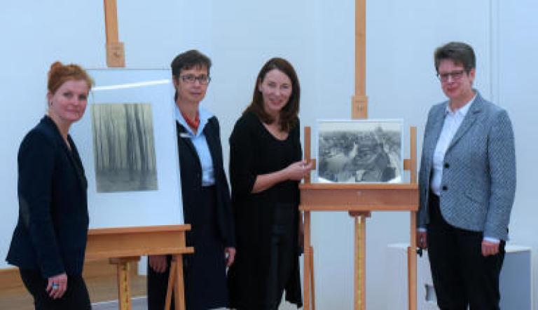 Judith Granzow (Fotografische Sammlung Potsdam Museum), Andrea Aulich (MBS) , Dr. Jutta Götzmann (Direktorin des Potsdam Mseum) und Patricia Werner (Ostdeutsche Sparkassenstiftung) , v.l.n.r.,