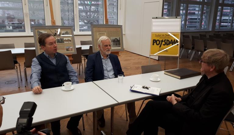 Michael Zajonz und Michael Heinroth im Gespräch mit Hannes Wittenberg, Stellv. Direktor des Potsdam Museums,