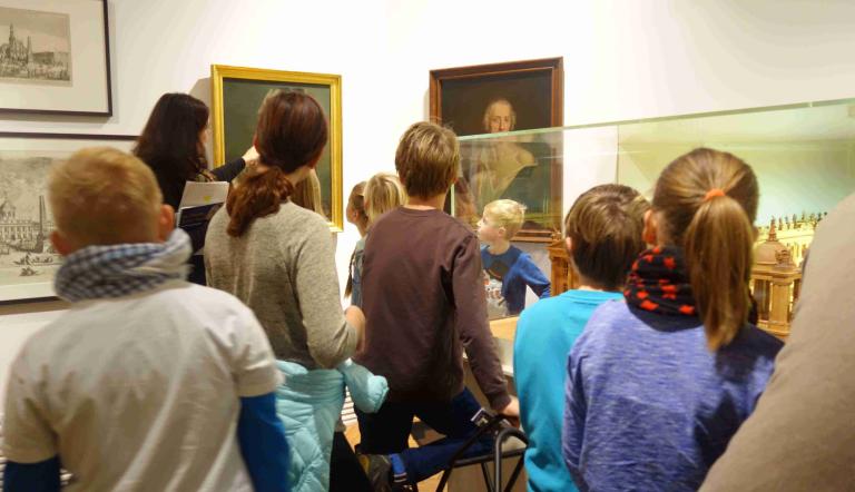 Familienführung in der Ständigen Ausstellung , Foto: Anke Stemmann, Lizenz: © Potsdam Museum - Forum für Kunst und Geschichte