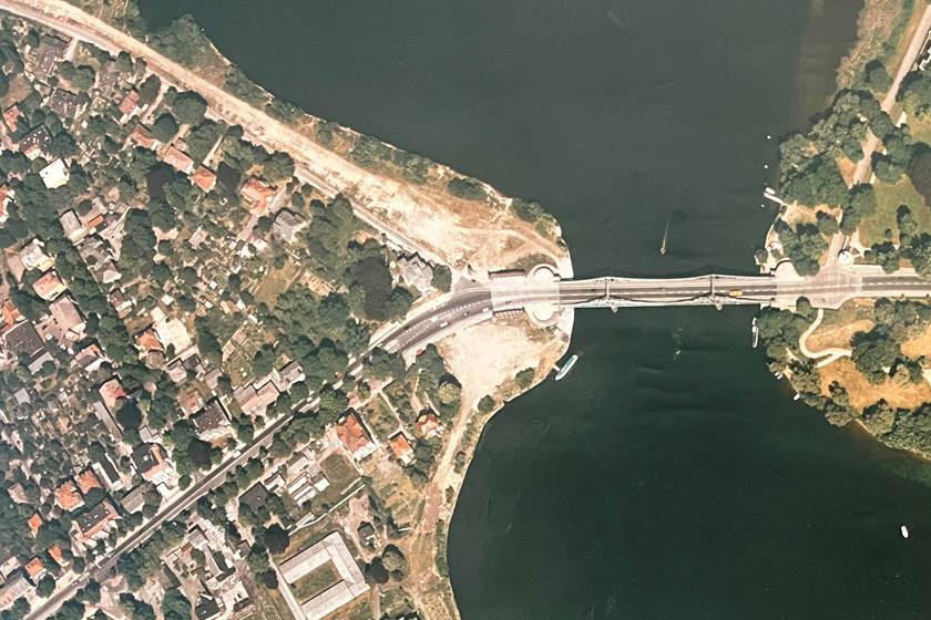Mauerstreifen an beiden nördlichen Ufern der Glienicker Brücke, 1992