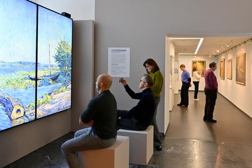 Gäste in der Ausstellung